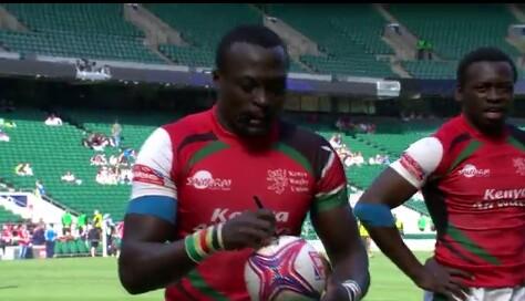 Collins injera signing the autograph | 200th try