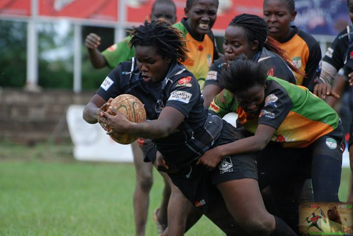 Photo : Winnie Naima scoring a try against Nakuru
